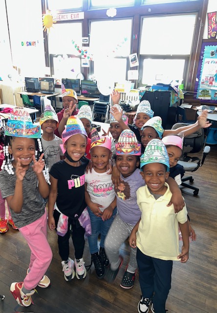  Kindergarten with their Cinco de Mayo hats